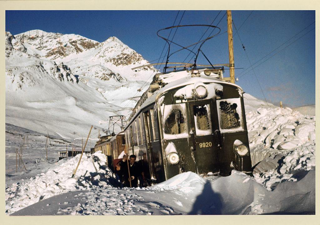 Treno Imprigionato Nella Neve Istoria