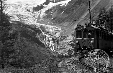 Treno nei pressi di Alp Grüm
