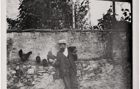 Eugenio Matossi-Semadeni con le sue galline