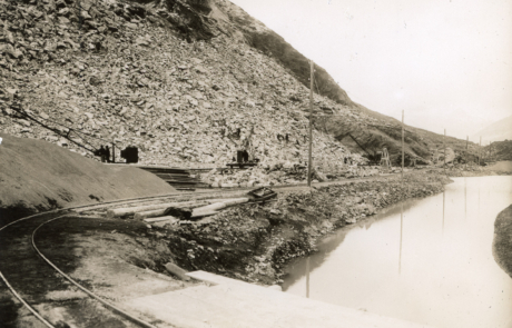Estrazione e lavorazione delle pietre per la diga